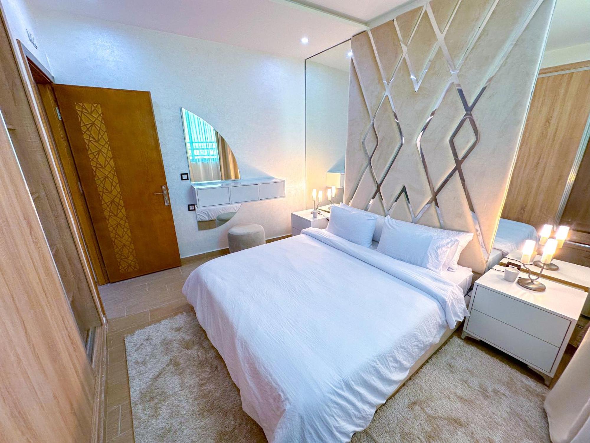 Veluxa - Luxury Holiday Homes - Centric Flat แทนเจียร์ ภายนอก รูปภาพ