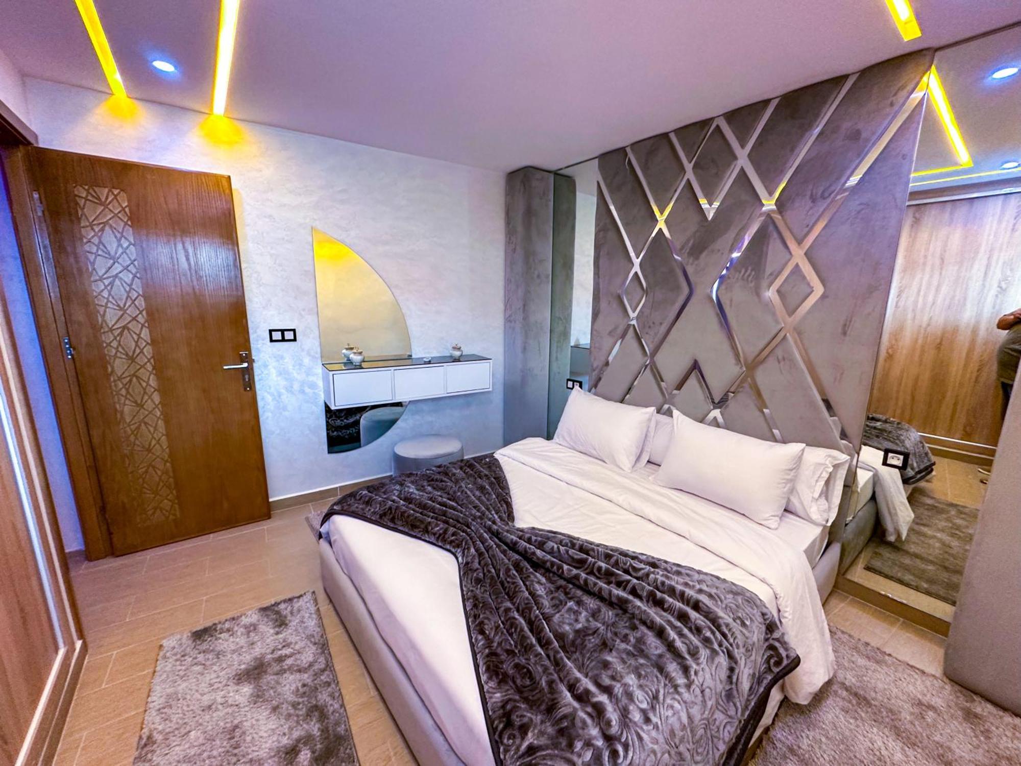Veluxa - Luxury Holiday Homes - Centric Flat แทนเจียร์ ภายนอก รูปภาพ